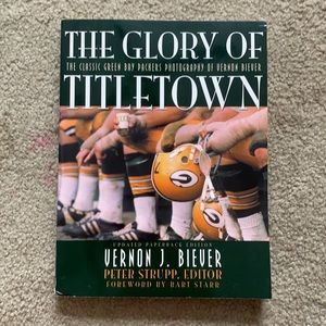 Greenbay Packers book- The glory of Titletown